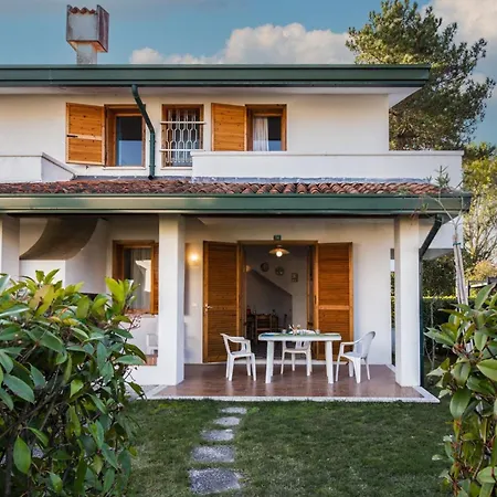 Townhouse With Pool, Garden And Close To 比比翁