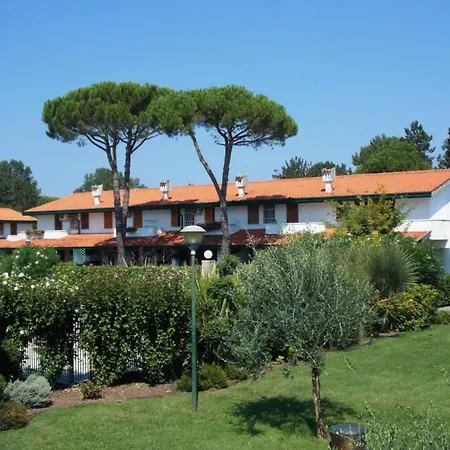 With Shared Garden And Swimming Pool Appartement