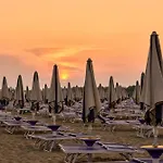 With Shared Garden And Swimming Pool * Μπιμπιόνε