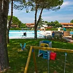With Shared Garden And Swimming Pool Διαμέρισμα Μπιμπιόνε