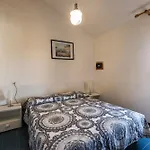 Διαμέρισμα With Shared Garden And Swimming Pool