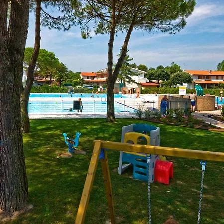 With Shared Garden And Swimming Pool Apartament Bibione