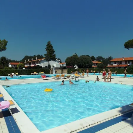 Apartmán With Shared Garden And Swimming Pool Bibione