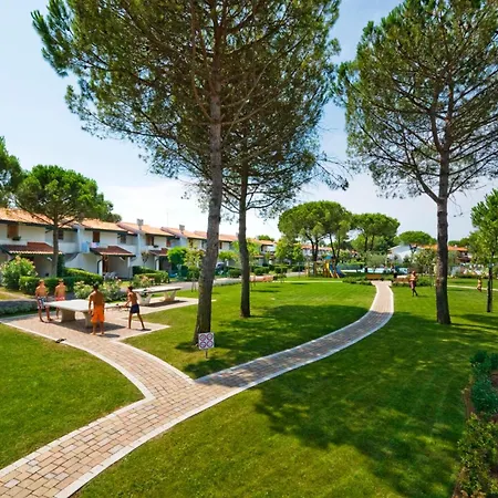 With Shared Garden And Swimming Pool Apartament Bibione