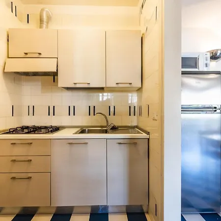 Apartament With Shared Garden And Swimming Pool *