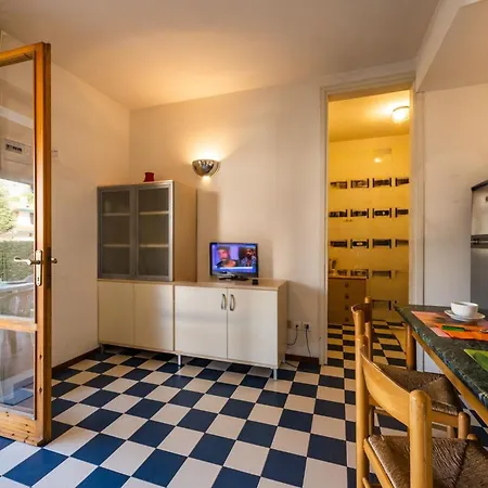 Townhouse With Pool, Garden And Close To Apartment *