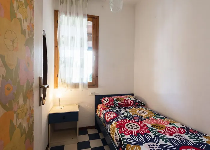 With Shared Garden And Swimming Pool 아파트 *