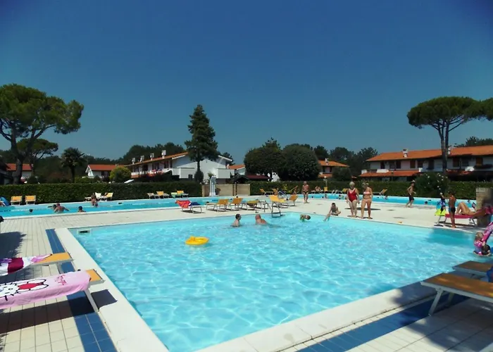 아파트 With Shared Garden And Swimming Pool 비비오네