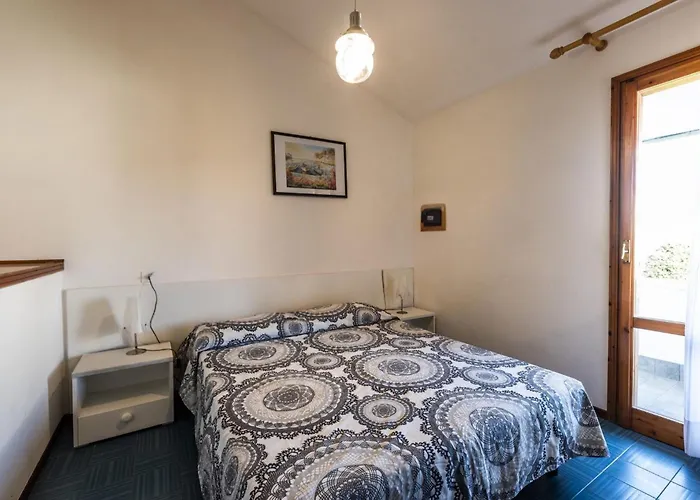 Apartmán With Shared Garden And Swimming Pool