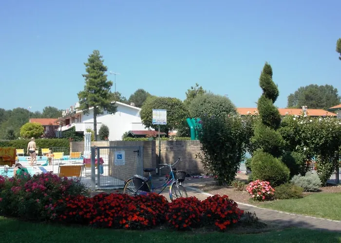 With Shared Garden And Swimming Pool 비비오네