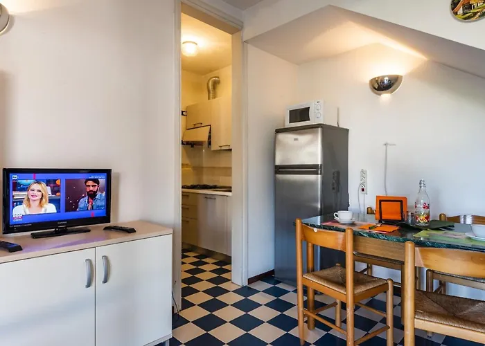 Apartmán With Shared Garden And Swimming Pool *