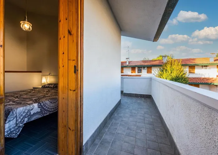 Apartmán With Shared Garden And Swimming Pool *